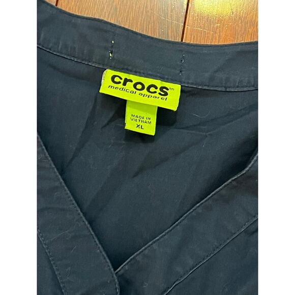 Crocs Blue Green scrub top size XL - Picture 3 of 5